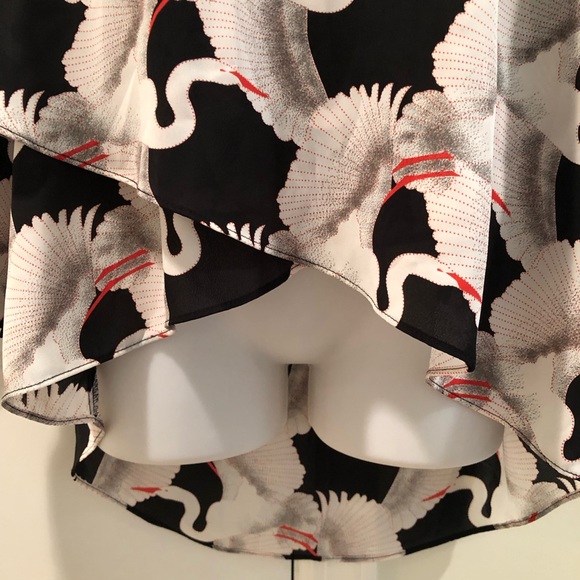 NWOT Alfani blouse sz Small Black w White and Red swans - Picture 2 of 8